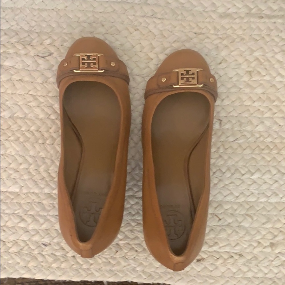 Tory Burch tan pumps